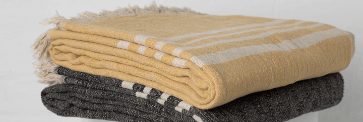 10 CREATIVE WAYS TO STYLE LINEN THROWS IN YOUR HOME