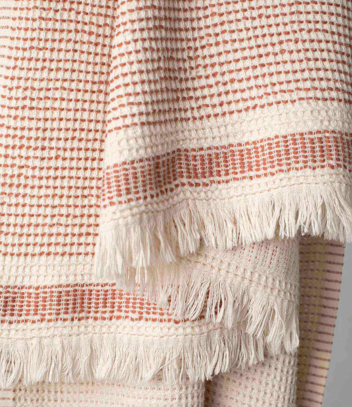 WHY TURKISH BEACH TOWELS ARE SUPERIOR: A DIVE INTO TURKISH COTTON