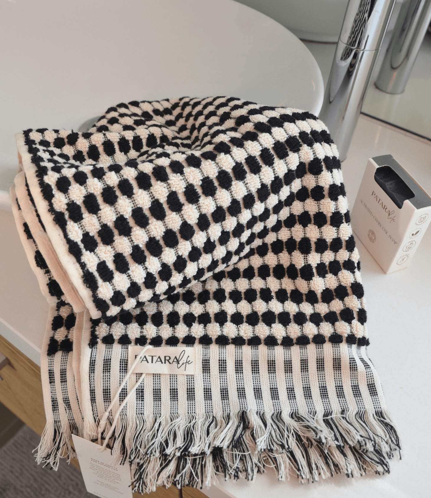 Pearl Turkish cotton hand towel in black and white, showcasing elegant design and artisanal craftsmanship.
