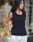Kastamonu Soft Layer Top – Ribbed in black, featuring a soft ribbed texture for effortless everyday layering.