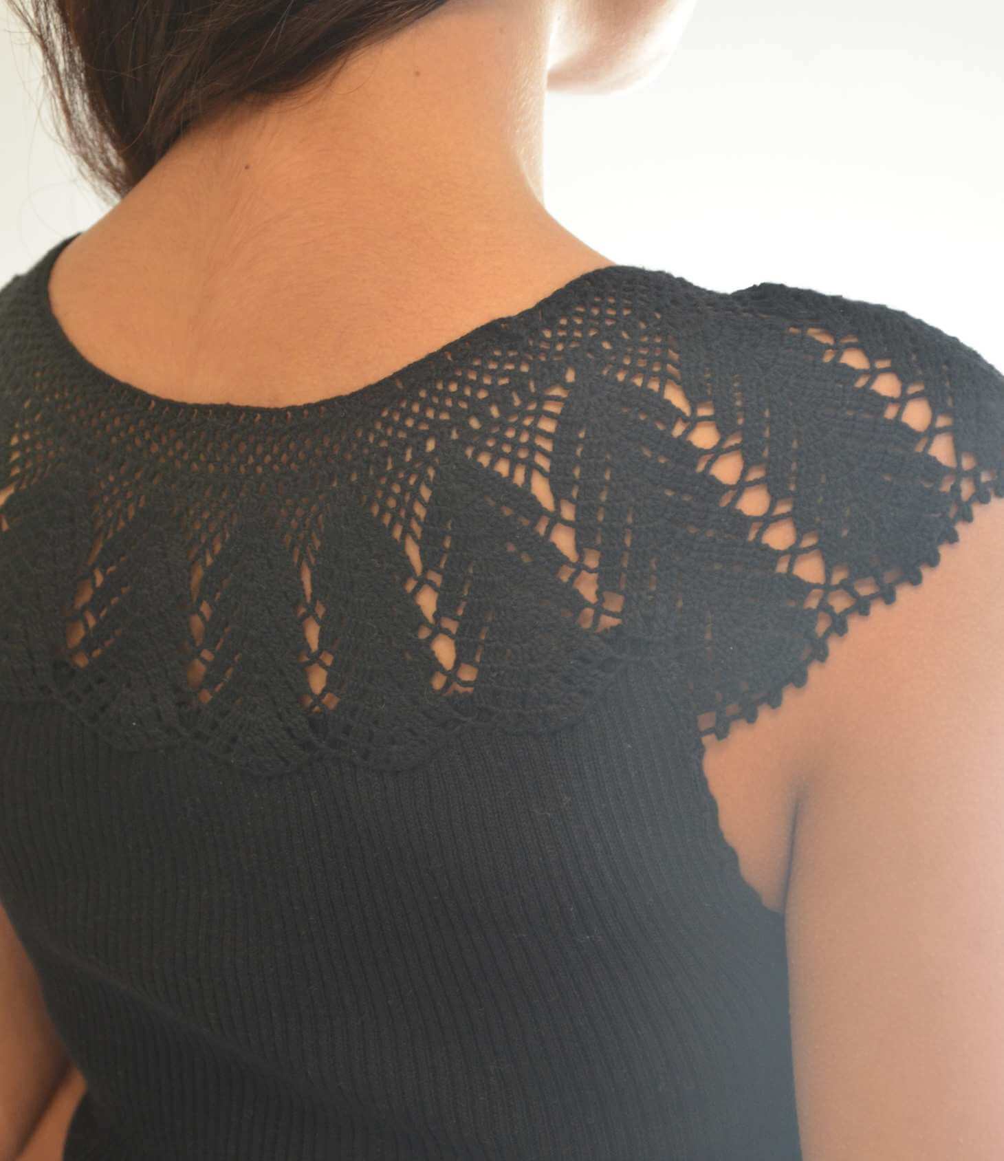 Kastamonu Soft Layer Top – Crochet Yoke showcasing the intricate crochet lace yoke design and cap sleeves.
