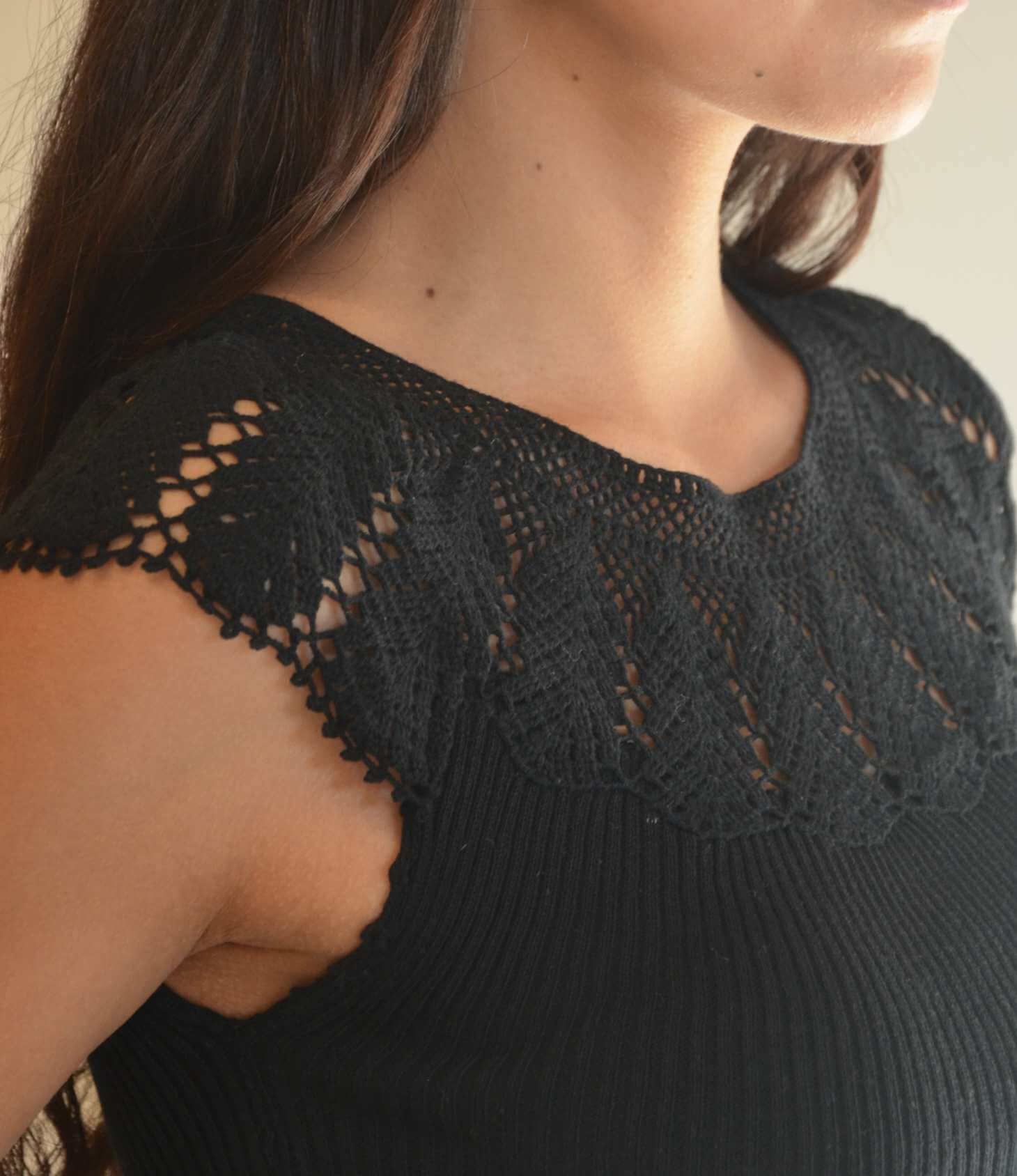 Kastamonu Soft Layer Top – Crochet Yoke featuring delicate crochet lace and a boat neckline.